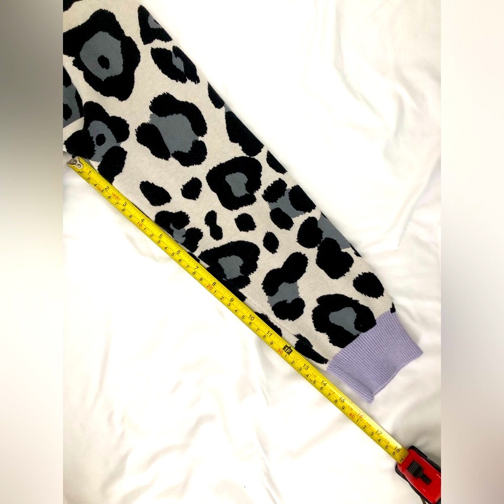EUC Whispr super soft animal print with lavender trim silk blend sweater. - Picture 7 of 11